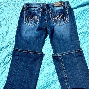 Miss Me denim bootcut Jeans with Embroidered back pockets sz 28-great condition